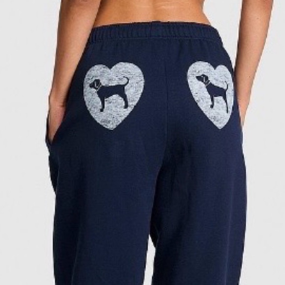 PINK VS Campus Fleece Sweatpants M Regular
Noir Navy Puppy Day (7AXT) S NWT